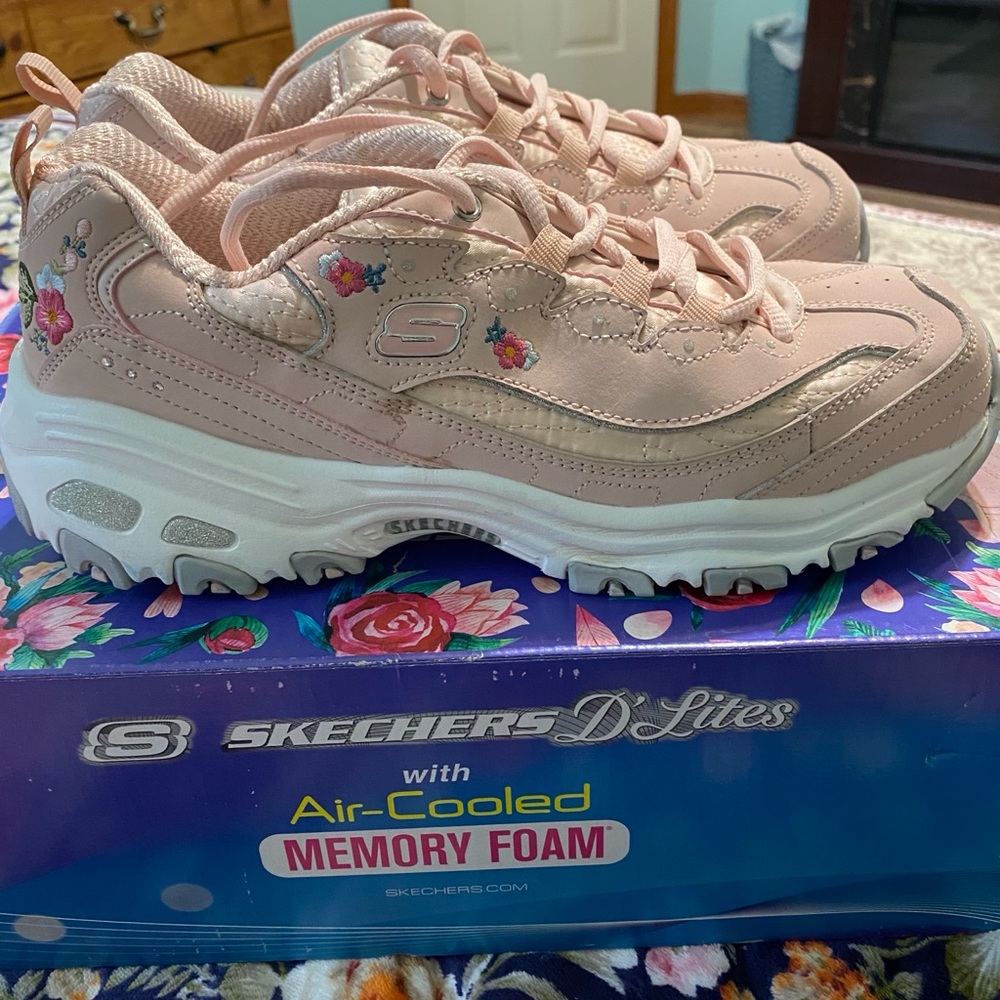 Ladies Sketchers D’lites 9.5 pink!